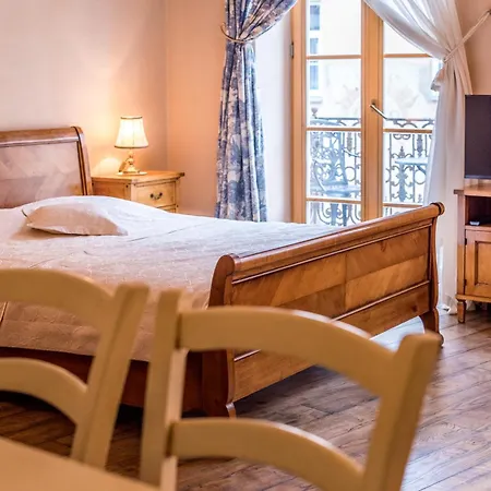 Castle Street Retreat, 19