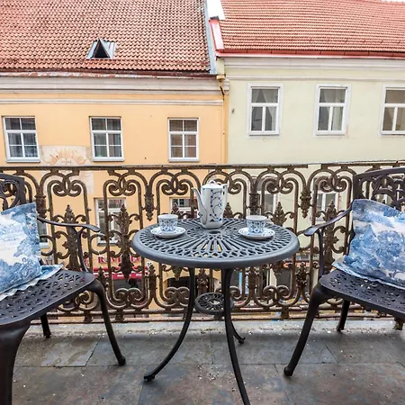 Castle Street Retreat, 19 *