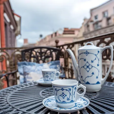 Castle Street Retreat, 19 *