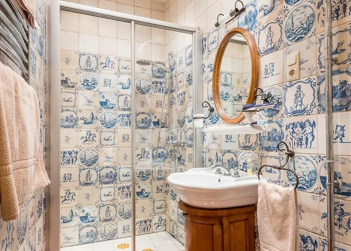 Castle Street Retreat, 19 *