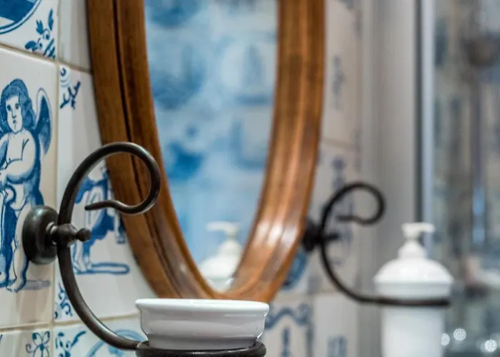 Castle Street Retreat, 19