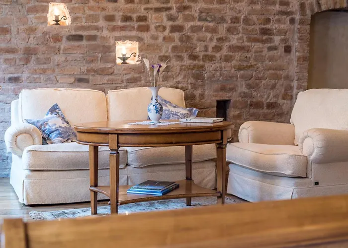 Butas Castle Street Retreat, 19