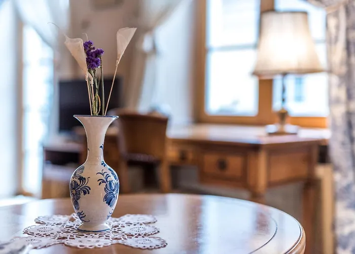 Castle Street Retreat, 19 * Vilna