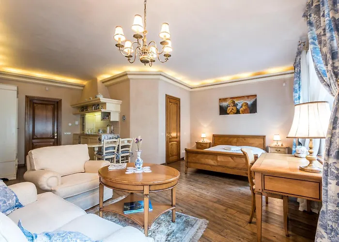 Castle Street Retreat, 19 Vilna