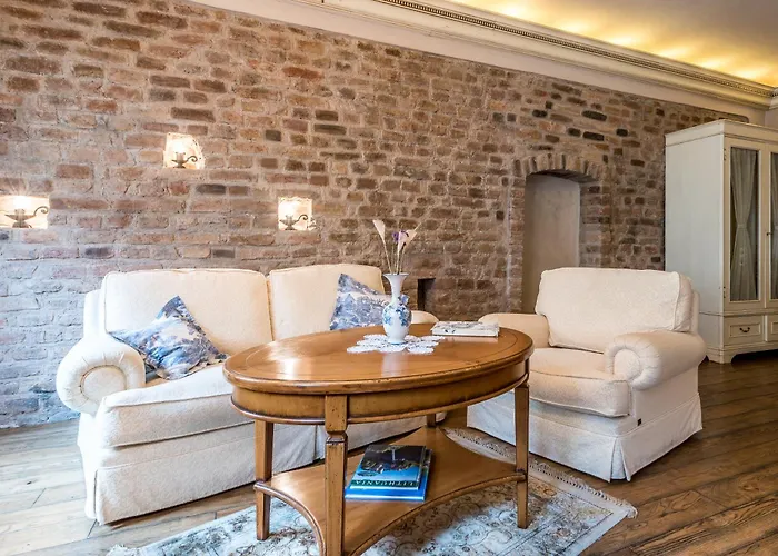 Castle Street Retreat, 19