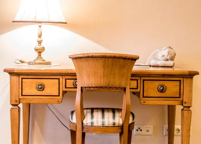 Castle Street Retreat, 19 * Vilna