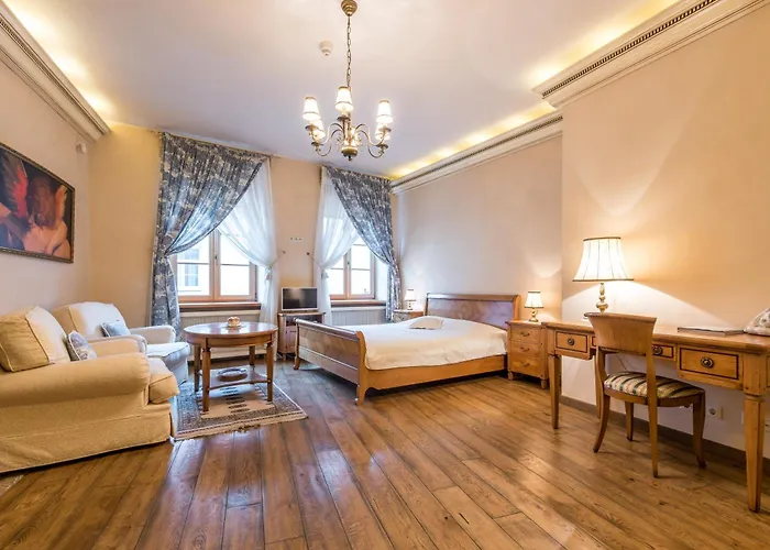 Castle Street Retreat, 19 * Vilna