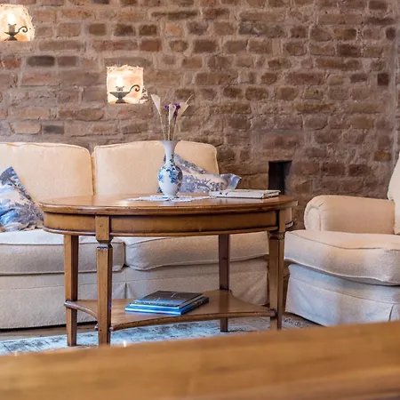 Апартаменты Castle Street Retreat, 19