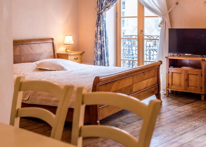 Castle Street Retreat, 19